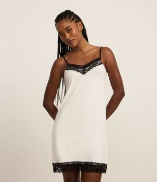 Camisola Curta em Viscolycra com Alcinhas e Renda Contrastante Branco