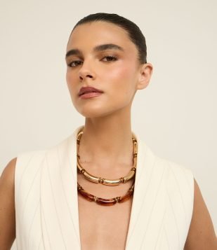 Colar Camadas com Tubinhos em Resina Bicolor Marrom e Dourado