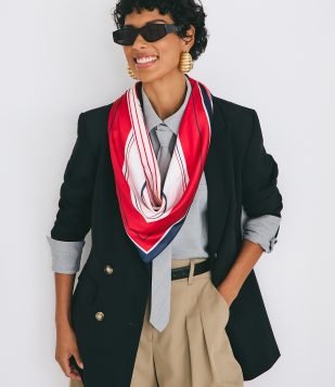 Lenço Acetinado com Estampa Geométrica Vermelho