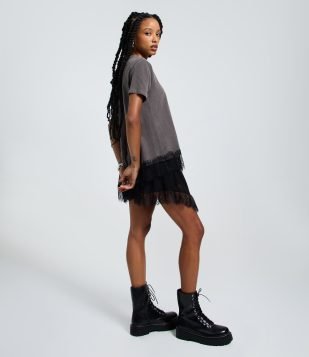 Saia Assimétrica com Babados em Renda Preto