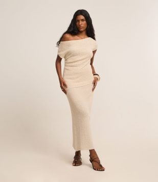 Saia Reta Midi em Tricô com Elástico no Cós Bege