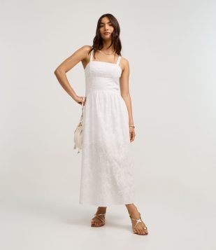 Vestido Evasê Midi com Decote Quadrado e Bordado Floral Branco