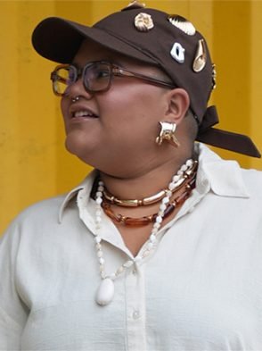 O poder dos acessórios: Amanda Monteiro mostra como transformar seu look com os itens certos