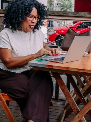 Cláudia Lima: peças versáteis, do trabalho ao happy hour
