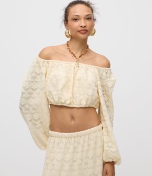 Blusa Cropped Ombro a Ombro em Jacquard Floral Bege