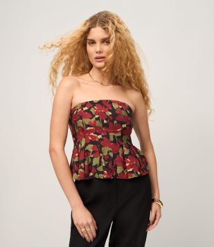 Blusa em Alfaiataria Tomara Que Caia com Estampa Floral Preto e Vermelho