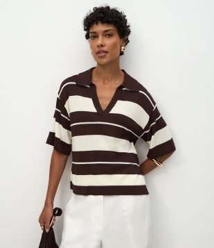 Blusa em Tricô com Gola Polo e Estampa Listrada Branco e Marrom