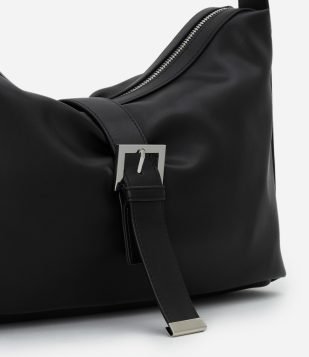 Bolsa Hobo em PU com Detalhe em Fivela Preto