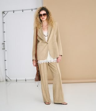 Calça Flare em Suede com Recorte Central Bege