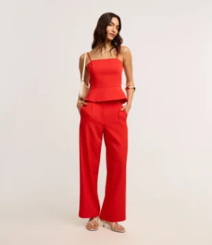 Calça Wide Leg Alfaiatada com Cós Duplo e Detalhe de Rebite Vermelho