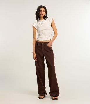 Calça Wide Leg em Sarja com Cintura Baixa Marrom