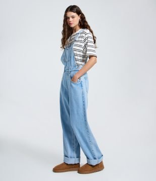 Jardineira Reta em Jeans com Alças Ajustáveis Azul Claro