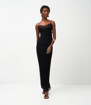 Saia Midi em Tricô com Aplicação de Renda na Barra Preto