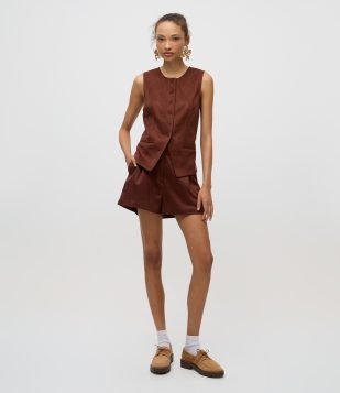 Short Evasê em Suede com Pregas Marrom