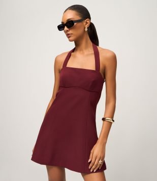 Vestido Curto com Decote Halter Neck Vermelho