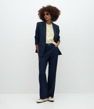 Blazer Comfort Alfaiatado com Botão Diferenciado e Lapelas Azul Marinho