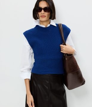 Blusa Cropped em Tricô Texturizado com Ombreira Azul