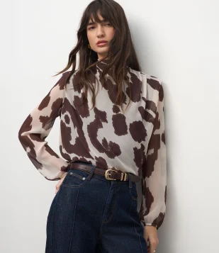 Blusa Manga Longa Animal Print com Gola Alta Animal Print