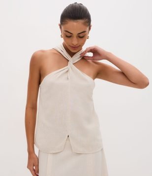 Blusa em Viscolinho com Decote Halter Torcido e Fenda Frontal Bege