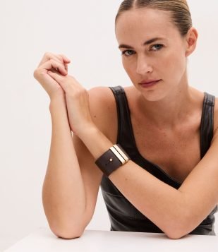 Bracelete em PU com Fivela e Ajuste Marrom