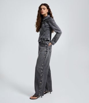 Calça Baggy em Jeans com Cintura Média e Ilhoses Laterais Cinza Estonado