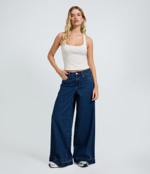Calça Super Wide em Jeans com Cintura Média e Barra Desfeita Azul Escuro