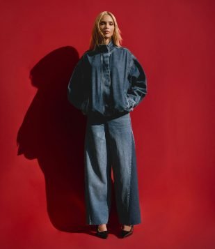 Calça Wide Leg em Jeans com Recorte Lateral e Cintura Média Azul