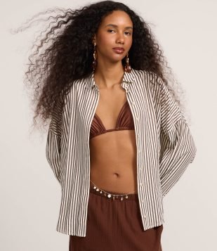 Camisa Amassadinha com Esta de Listras e Texturizada Marrom