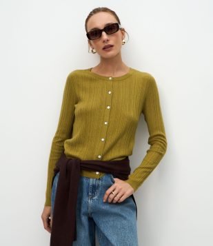 Cardigan Básico Ajustado em Tricô Canelado Verde Oliva