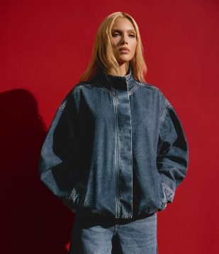 Jaqueta Bomber em Jeans com Gola Alta Estruturada Azul Marinho