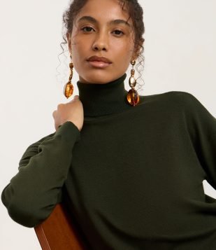 Maxi Brinco com Pingentes Orgânicos em Resina Dourado e Marrom