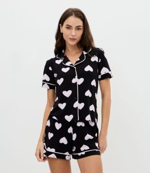 Pijama Curto Americano em Viscolycra com Estampa de Corações Preto e Branco