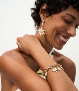 Pulseira Berloque em Metal com Pingentes Dourado