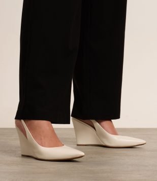 Sapato Scarpin Anabela com Tira Elástica Off White