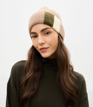 Touca em Tricô com Barra Dobrada Bege