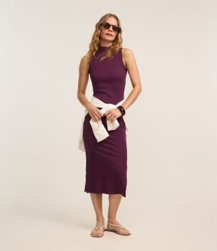 Vestido Midi Canelado em Ribana com Gola Altinha Vinho