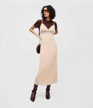 Vestido Midi de Alcinha em Chiffon com Renda no Busto Bege