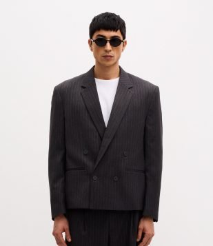 Blazer Boxy em Viscose Alfaiatado Risca de Giz Cinza