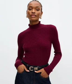 Blusa Regular em Tricô Texturizado com Golinha Frufru Vermelho