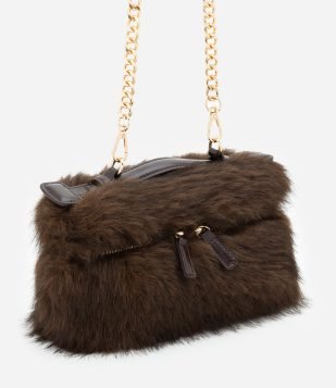 Bolsa Pequena com Alça de Mão e Textura de Pelos Marrom