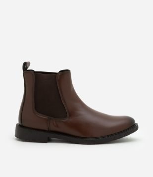 Bota em Material Sintético com Cano Médio Marrom