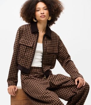Jaqueta Curta Xadrez em Viscose com Bolsos Frontais Marrom