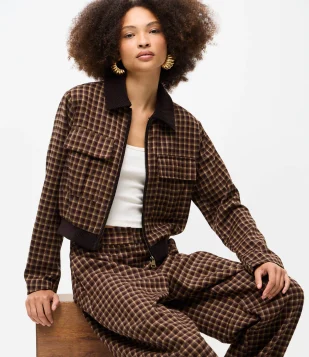 Jaqueta Curta Xadrez em Viscose com Bolsos Frontais Marrom