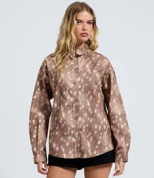 Jaqueta Oversized em Sarja com Estampa Animal Print Bambi Marrom Claro