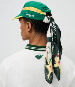 Lenço Quadrado com Estampa Temática Guaraná Multicores