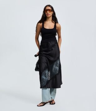 Saia Midi em Cetim com Entremeio de Renda Preto