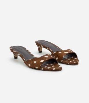 Sandália Mule em Couro com Estampa Animal Print Marrom