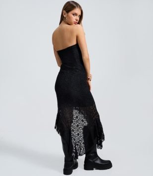Vestido Tomara que Caia em Renda com Babado Assimétrico Preto