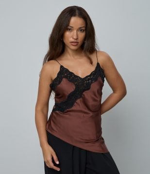 Blusa de Alcinha em Cetim com Detalhes de Renda Contrastante Marrom