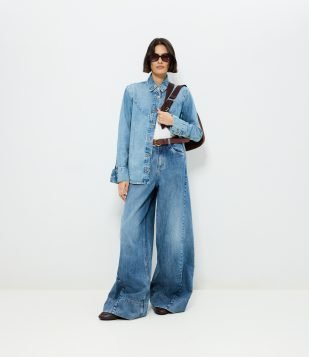 Calça Pantalona em Jeans com Detalhamento Frontal e Cintura Alta Azul